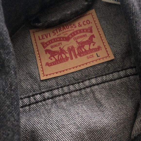 Levi's Jackets & Blazers - Levi Women’s Black Jean Jacket - Large